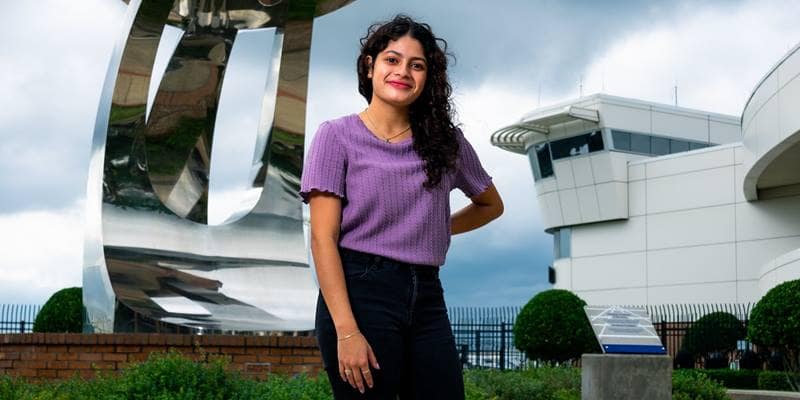 Boeing Scholar Odalis Bonilla poses on the Daytona Beach Embry-Riddle Campus. (Photo: Embry-Riddle / Connor McShane)